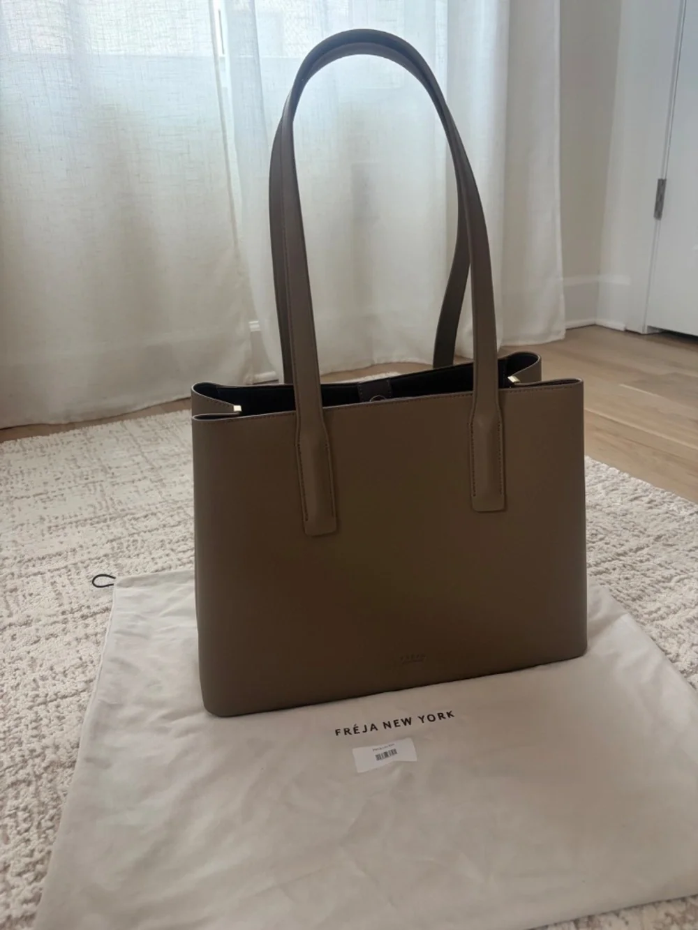 Freja New York Linnea Tote Bag Taupe Vegan Leather NWOT With Dust Bag R$318